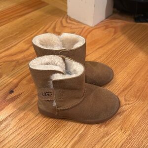 Uggs toddler Velcro boots size 8 toddler